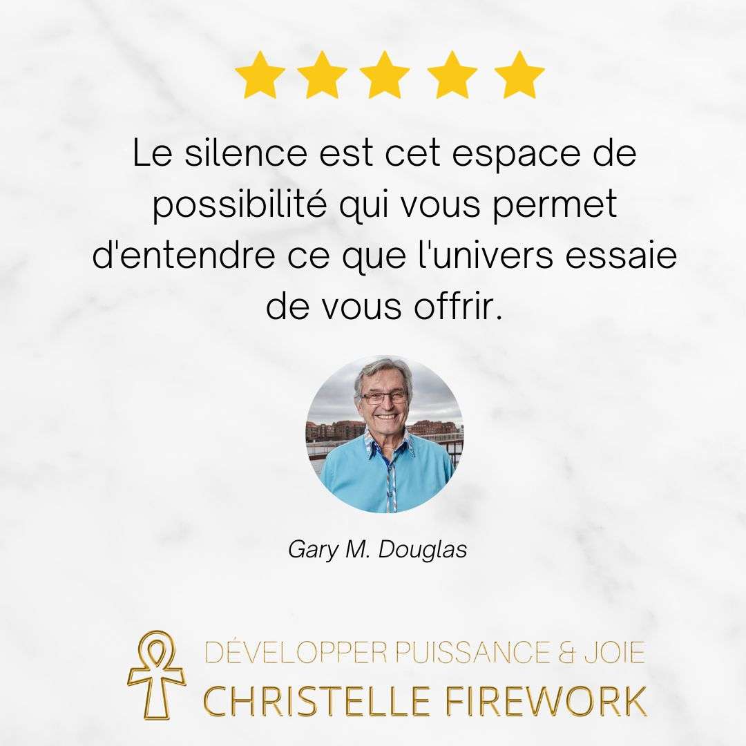 Le silence est cet espace de possibilité qui vous permet d'entendre ce que l'univers essaie de vous offrir.