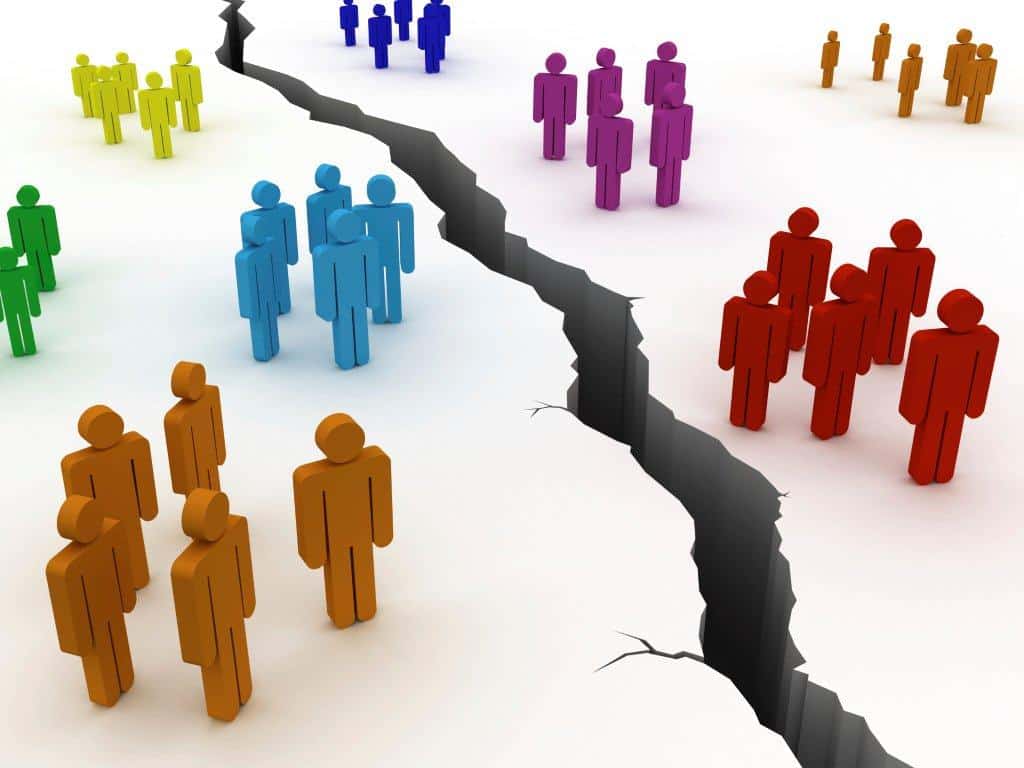 La discrimination sociale est un élément structurel mental dans cette réalité.