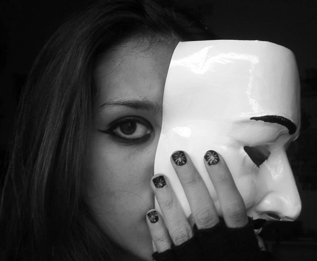 Démasquer l ego : comment enlever le masque et revenir à soi